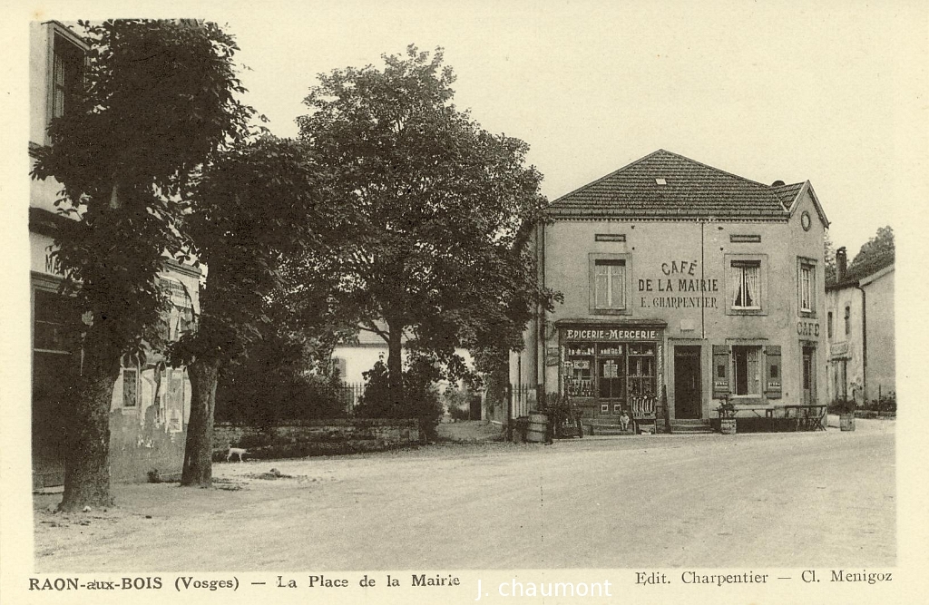 Raon-aux-Bois - La Place de la Mairie.JPG